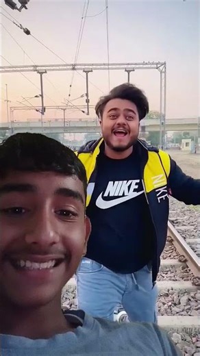 do train mein Takkar #comedy #shortvideo #ytshorts #viralshort