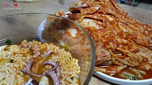 6.6M views · 10K reactions | thèm không thể tả nỗi, trời mưa dâm dâm thì còn gì bằng =)) | Yang soobin Thánh ăn Hàn Quốc | Facebook