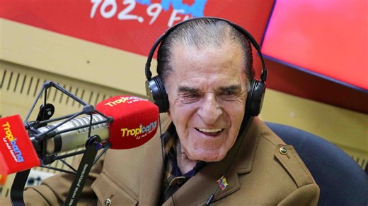 Ella es la esposa del comediante Hugo Patiño; es 40 años menor que él