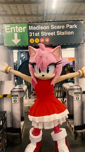 Amy Rose goes from station square to spirit halloween and gets jumpscared yet again. #sonicthehedgehog #soniccharacters #sega #amyrose #amyrosecosplay #sonicadventure #stationsquare #spirithalloween #jumpscare #sonicadventure2 #sonicamyrose #characherperformer #cosplay #mascotcostume | Moon Dusk