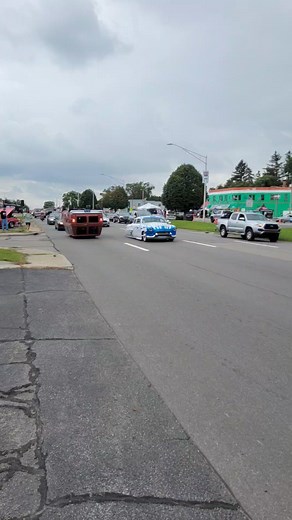 7.2M views · 57K reactions | #woodwarddreamcruise #shboom #michigan #woodward #upsidedownvan #cruise | Auto Focus - Car Show Coverage | Facebook