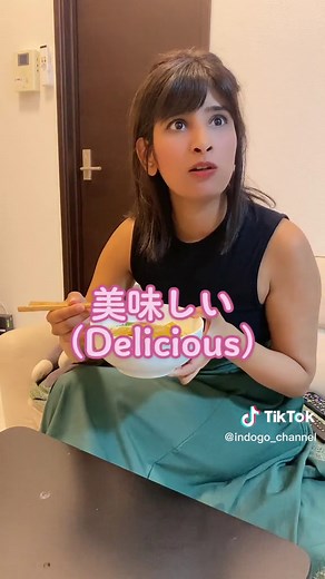カレーに合わないものないっしょ - カレーとうどんの食べ方についての面白い動画