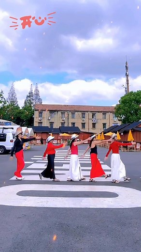 不管你喜不喜欢， 最重要是我们自己喜欢🥰 开心出游的那一天～ 早安❤️ | Jasmine Sim