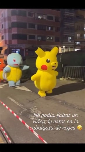 Que está pasando on Instagram: "La cuesta se les hizo larga a los Pokémon de los reyes magos 😅 #reyesmagos #pokemon 📹priss.samba.tuca (tiktok)"