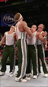 Schleimige Überraschung von DX für den Spirit Squad! 😅 | WWE Deutschland