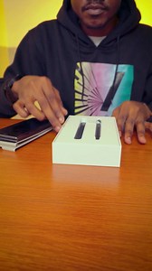Le PHANTOM V FOLD2 5G est déjà à votre disposition, mais à quoi il ressemble ?🤔 Découvrons ensemble ce nouveau diamant noir produit par l'IA😍👌🏾 #phantomvfold2 #TECNOAI #extrafoldeasyflip #unboxingvideo #TECNOMobileDRC | TECNO Mobile