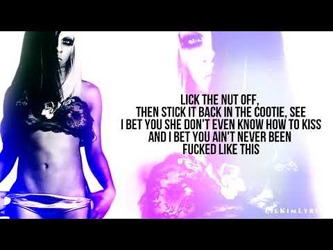 Lil' Kim - She don't love you (Lyric Video) HD
