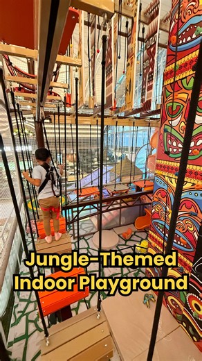 [𝗡𝗘𝗪] Giggle Jungle by Yooland is a full-on indoor adventure that’s giving us Tarzan level adventure vibes! 🌳🦁 This place is WILD with features like double slides for epic races, a thrilling 3-storey spiral slide and even a gorgeous tribal climbing wall. For the brave explorers, there’s a suspended rope course where you navigate obstacles while dangling mid-air! And for the little explorers, they have their own cosy two-storey house for pretend play and a pallet pit for safe “sand” play. 📍