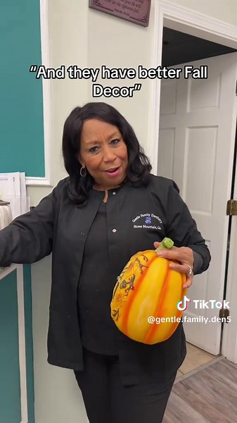 Fall Decor in Dental Offices: A Unique Experience