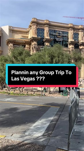 Vegas in February: Perfect Weather & Group Planning Tips #lasvegas #vacation #planner #travel #tips