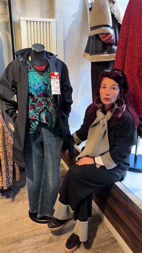 🔴 Our #brendamuir S A L E continues‼️ Marisa talks us through another lovely transitional outfit..🌦️ *PLEASE NOTE our shop will be closed for a decor refresh between 4.30pm on Saturday the 17th of January, until Wednesday the 21st of January - when we will re-open as normal in the morning, at 10am. In the meantime, peruse and purchase our seasonal sale, and #SS26 new arrivals online @ brendamuirladieswear.com Thank you for your patience, and we look forward to welcoming you back in to our Hynd