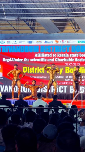 Oh my God! Look at the Split #bodybuilding