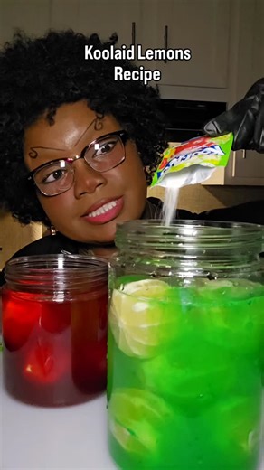 Bigpapahannah on Instagram: "This is how I like to make my Kool-aid Lemons. I did Green apple and cherry flavored lemons. I can't wait to eat them on Christmas! #koolaidlemons #recipe #lemons #howtomake"
