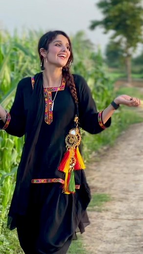 Pata Laga Tenu Shok Phulan Da (Official Video) Kaka ft. Afsha Khan