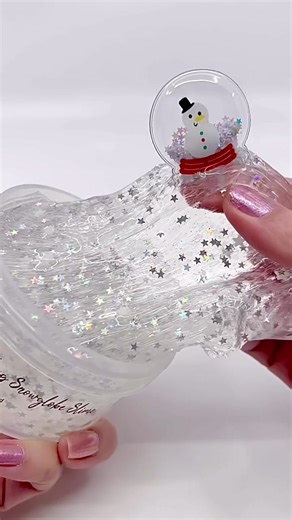 Some days you don’t need motivation or big feelings, you just need something gentle to focus on. I stretch this clear slime slowly. The bubbles pop one by one. It’s simple, a little hypnotic, and oddly comforting. If your mind feels full, stay for a moment. Watch the stars move, listen to the pops, and let yourself breathe while the video plays. No pressure, just a small, calm pause in your day. . What do you feel when you hear the bubbles pop, calm, focus, or something else? 😌 . 🩷 Slimes for 