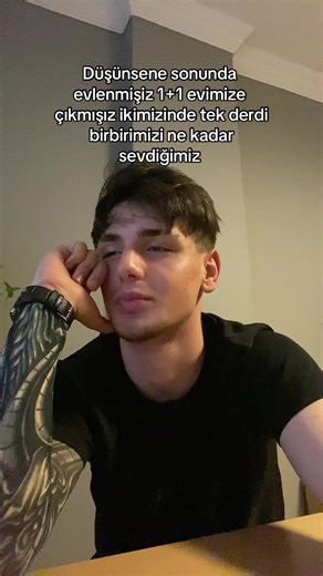 Komik Aşk Hikayesi: Evlenmişiz ve Her Yerde Piercing!