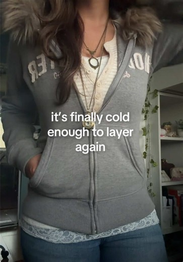 I’ve been layering the whole time ngl 🙂‍↕️ #outfitinspo #autumn #falloutfits #y2k #hollister