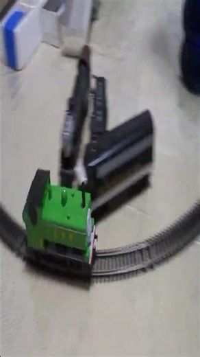 Bachmann duck running on crossing track