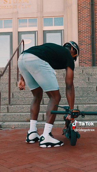 The Apex⚡️ Designed with rear wheel drive and an in-deck battery that enhances power, distance and stability for an all-around better ride! #gotrax #goelectric #escooter #ridegotrax