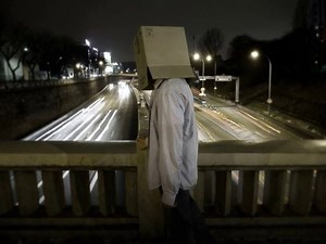 Cardboard Box Head - Photographie narrative