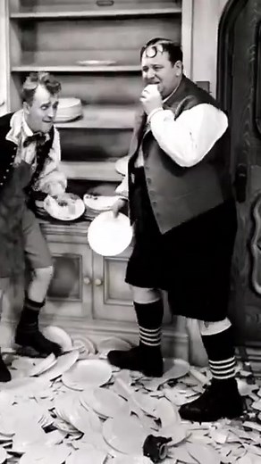 the war never ends 🤣🥰🤣🤣 #laurelandhardy #stanlaurel #oliverhardy #laurel #hardy #stanandollie #comedy #hollywood #laurelhardy #nostalgia #oldhollywood #stanlioeollio #ghadimiha #movies #ghadimia #movie #actor #comedian #film #classichollywood #legend #films #cinemacinema | Classic comedy uk