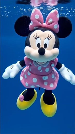 Minnie mouse swims