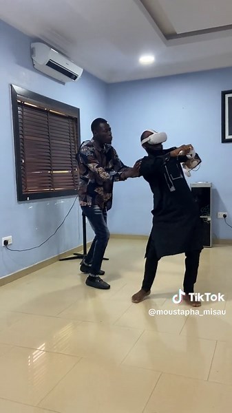 Entrez dans le monde du jeu de boxe en réalité virtuelle