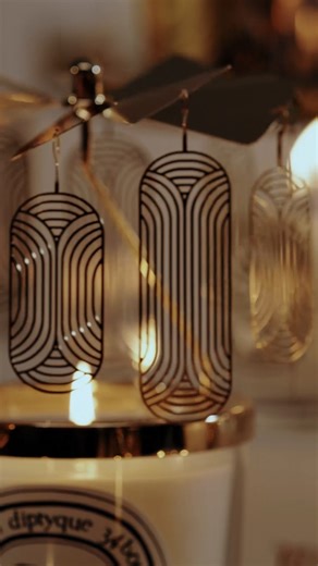 An enchanting atmosphere… …created by shadows and light. For the festive season, Diptyque's Carousel and Lantern showcase the emblematic oval. Placed upon a candle, these golden accessories reveal the oval's recognizable lines and curves in a graphic round of shadows and light. Putting a twinkle in your eye. https://bitly.ws/Z9WD | diptyque