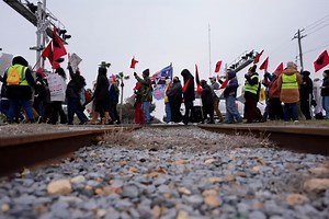 Protesters bring guillotine to DC for Trump inauguration