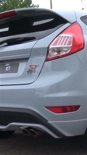 2016 Ford Fiesta ST200 Stock Exhaust: Start up, Revs and Acceleration. #automobile