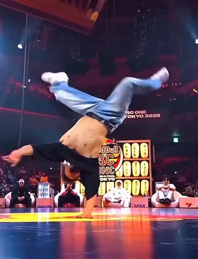 街舞大叔 BBOY UNCLE on Instagram: "BBOY Mighty Jake 🔥 His Control of Power Red Bull Bc One World Final Tokyo 2025 @mightyjake11 @artofmovementstv #bboy #breaking #bboybattle #bboyworld #powermove #artofmovementstv #bboymightyjake #redbullbconetokyo"