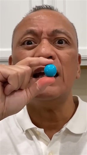 👂 ASMR DUBBLE BUBBLE GUM BALL CANDY COTTON CANDY BLUE RASPBERRY FLAVOR EATING SOUNDS 👂 #shorts