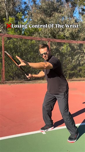 Matt Jones on Instagram: "The Forehand Racket Drop™️ 🔥Breaking Down Step Three🔥 My 7 Step Forehand™️ ❌Showing a common mistake that I see during this step. ✅Keep control of the wrist and racket during this step."
