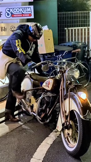Atomo on Instagram: "1945 Indian Chief Special Illusion.🤣🫶 インディアンチーフはいつも幻想的です🎯"