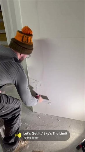 Mudding corner bead like a boss #drywall #carpenter