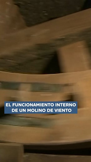 Funcionamiento de un molino de viento para elaborar harina #reels #tradiciones #tecnica #hechoamano #costumbres #Molino #harina #trigo #granja | Eugenio Monesma Documentales