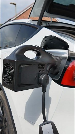 One Tesla Charging ⚡ Another Tesla Using V2L ⚡⚡