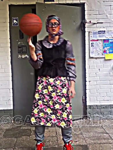 Basketball Pranks.🏀🔥🥶 #basketball🏀 #oldmanprank #basket #pranks #nba #galoxedits #vaiprofycaramba