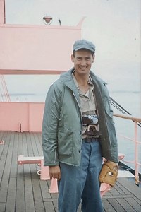 Ted Williams was a man who lived life to the fullest—and savored every moment of it. ⚾🔥 From the diamond to the skies, the Splendid Splinter embraced it all with passion and grit. 💪✨ #tedwilliams #BaseballLegend #SplendidSplinter #MLBHistory #LivingLifeFully #BaseballGOAT #IconicAthlete #PassionAndGrit | MLB Legends Vault