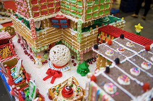 New Stanford Hospital inspires gingerbread masterpieces