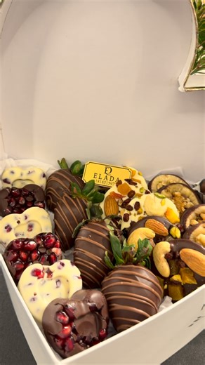 𝐄𝐋𝐀𝐃𝐀 SWEETS🇦🇲/🇺🇸 on Instagram: "Սեր՝ հավաքված մեկ սրտի մեջ 🤍 Ծաղիկներ, շոկոլադ և ամենաքաղցր զգացմունքները՝ Elada-ից։ 📍106 N Glendale Ave Glendale ‼️Open 8am -12 am midnight. 📞8185159737"