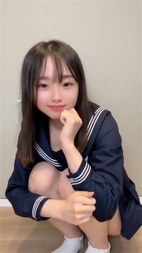 みこ② on Instagram: "全くこんなの変な暮らしだ♩ 𓂃𓂃𓂃𓂃𓂃𓂃𓂃𓂃𓂃 お外涼しい…❕🍂 お仕事の方も、三連休の方も、体調気を付けてね💋‪(ᐡ´• ·̫•(-‧̫ -`ᐡ) 私は明日から法事で遠くの祖父母の家に行ってくるよ✨ #schoolgirl #schooluniform #制服 #セーラー服"