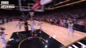 Around The World: Deandre Ayton's game-winner!