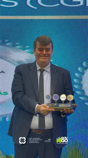 Controladoria-Geral do Estado de Goiás on Instagram: "Criado pela CGE-GO, o Prêmio de Compliance Público reconhece órgãos e entidades que fortalecem a integridade, a transparência e a boa governança na administração pública goiana. E nesta edição, a própria CGE foi avaliada pelos mesmos parâmetros aplicados aos demais órgãos. Os resultados alcançados — quatro selos Diamante nas categorias Transparência, Ouvidoria, Ética e Governança — refletem o trabalho contínuo e comprometido do Escritório de