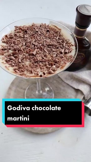 The perfect New Year's Eve drink: chocolate martini with some delicious Godiva chocolate liqueur #dessertcocktail #chocolatemartini #martinicocktails