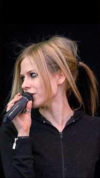 Avril Lavigne: Iconic Looks of the Let Go Era🌟Live 2004 | #avrillavigne #letgo #imwithyou #music