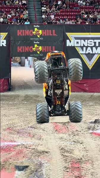 It be like that sometimes 😬 🫣 #MonsterJam #MonsterTrucks #LasVegas