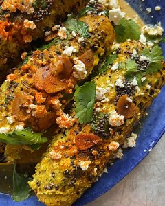 Hey Mob, Jordon here. If you’re making creamy cheese covered grilled corn then you have to shout out elotes, but these definitely aren’t elotes. There’s a bunch of stuff going on here with a curried mayo, feta and crispy garlic rubbed over juicy charred sweetcorn which is just coming into season now. Definitely not traditional but definitely delicious. Full recipe: https://www.mob.co.uk/recipes/charred-corn-with-curried-feta #Mob | Mob