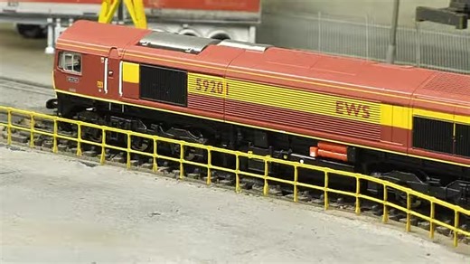 原up主开箱上轨展示n比例dapol出品英国铁路class59内燃机车模型的视频搬运～轨道交通火车迷diesellocomotive火车头柴电机车机辆模式列车