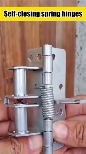 I never worry about leaving doors open anymore!  This 4-inch automatic spring hinge closes the door smoothly every time — no slamming, no forgetting. ✨ It even locks at a 90° angle when I need it open!  Perfect for busy homes and everyday convenience. #HomeHacks #DIYTools #SmartLiving #EverydayEssentials | Spatialm- | Facebook